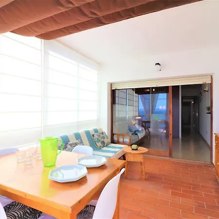 Meda Chica Apartment Roses